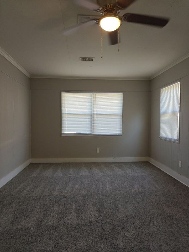 2517 Kensington Dr E - Photo 3 of 27