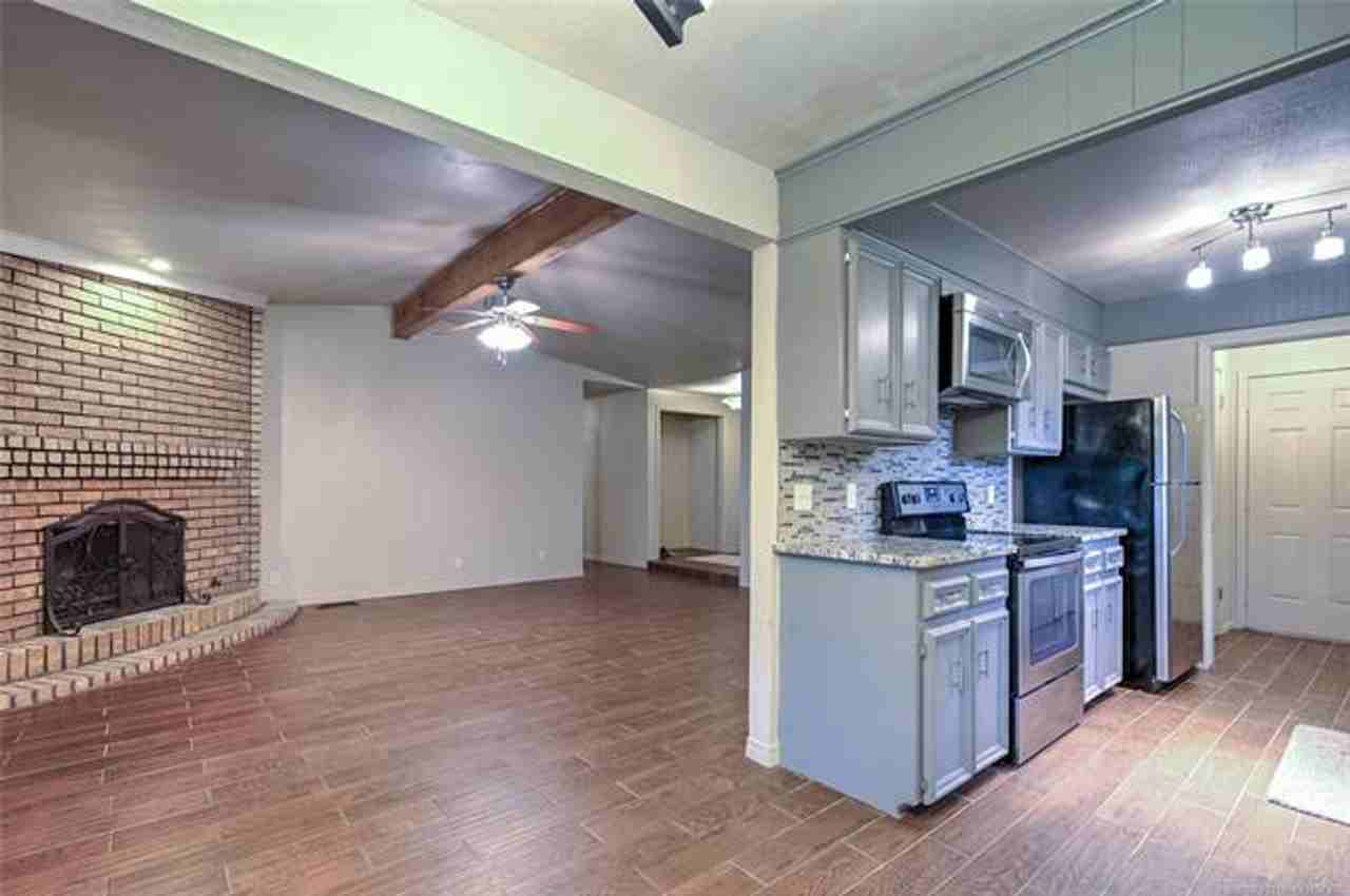 909 N Holly St - Photo 6 of 18