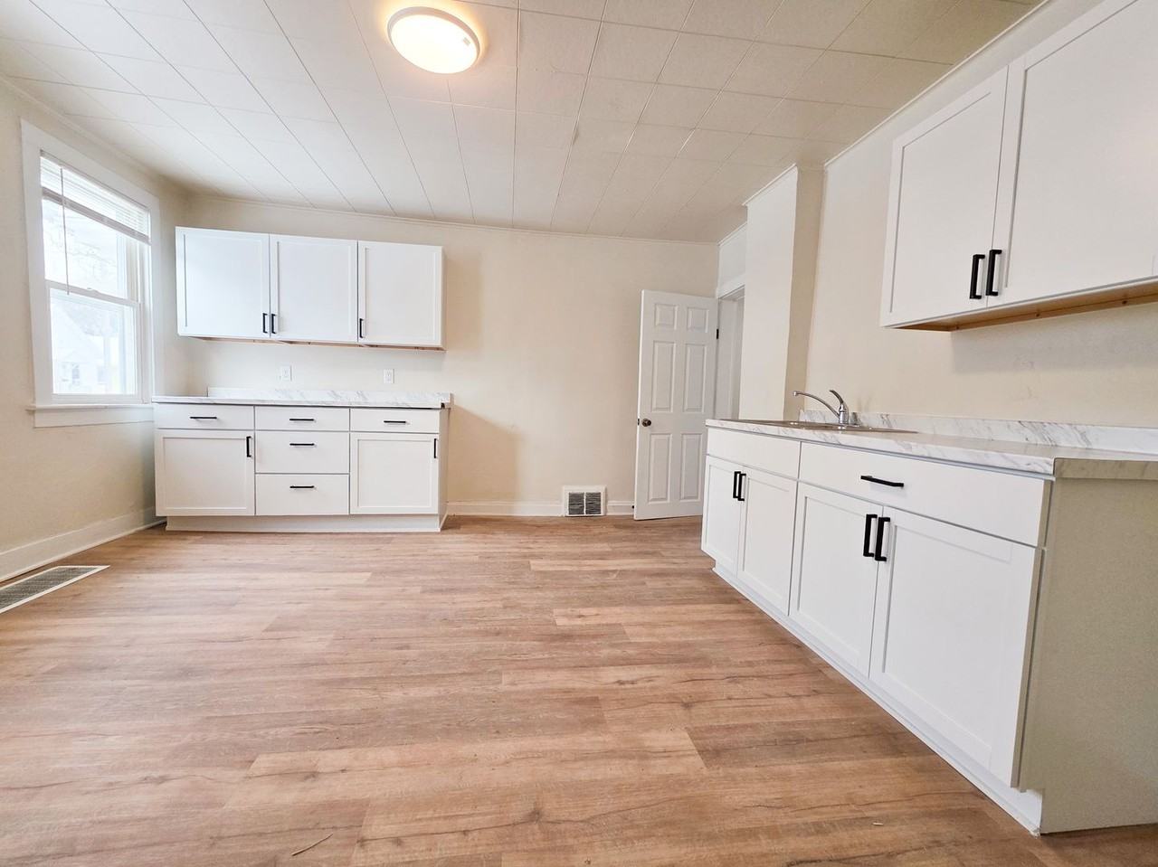 1405 Day St - Photo 3 of 12