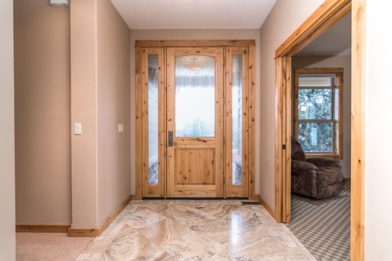 3733 Sw Yew Ln - Photo 5 of 38