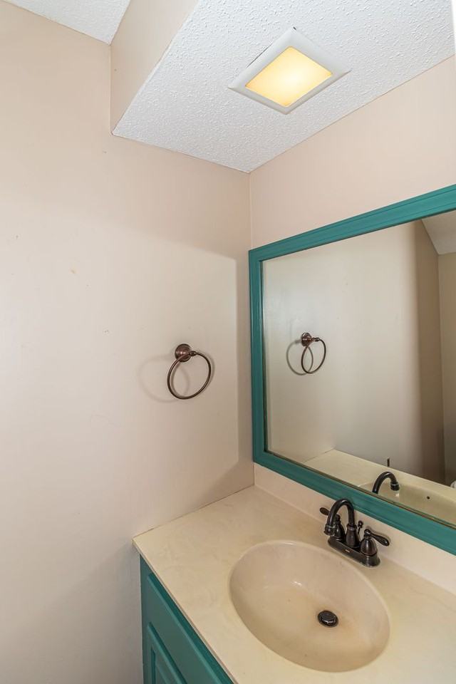 1910 Harris St - Photo 2 of 15