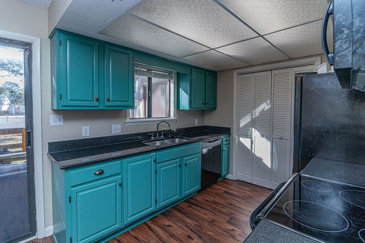 1910 Harris St - Photo 5 of 15