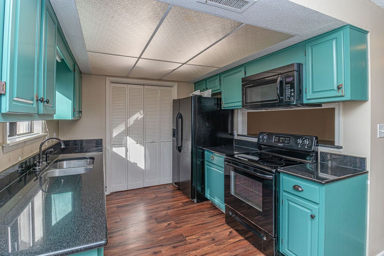 1910 Harris St - Photo 6 of 15