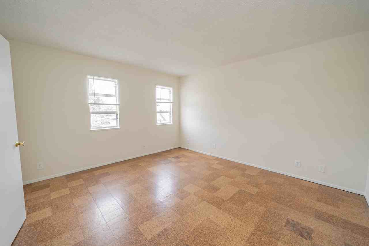 1467 Russell Street - Photo 3 of 27