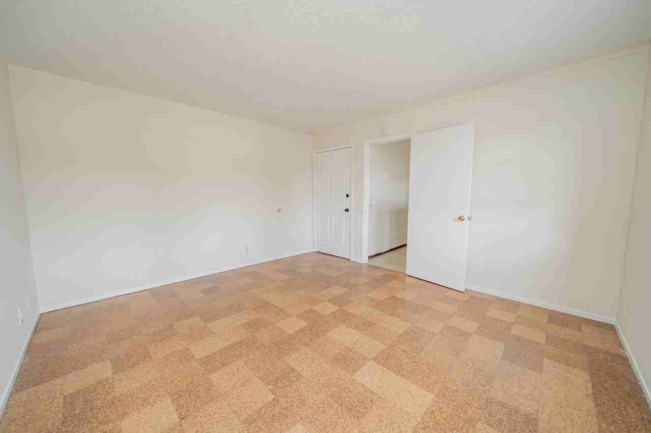 1467 Russell Street - Photo 4 of 27