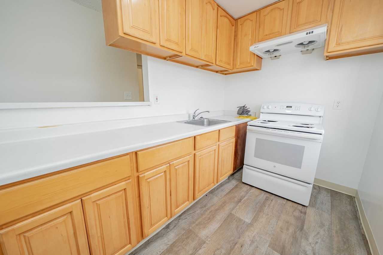 1467 Russell Street - Photo 5 of 27