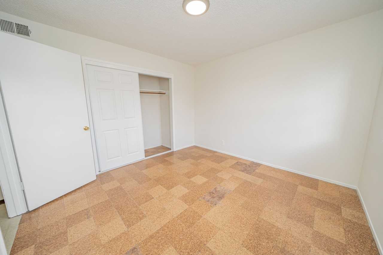 1467 Russell Street - Photo 7 of 27