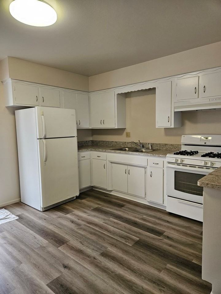 310 Nw 3rd St - Photo 2 of 9