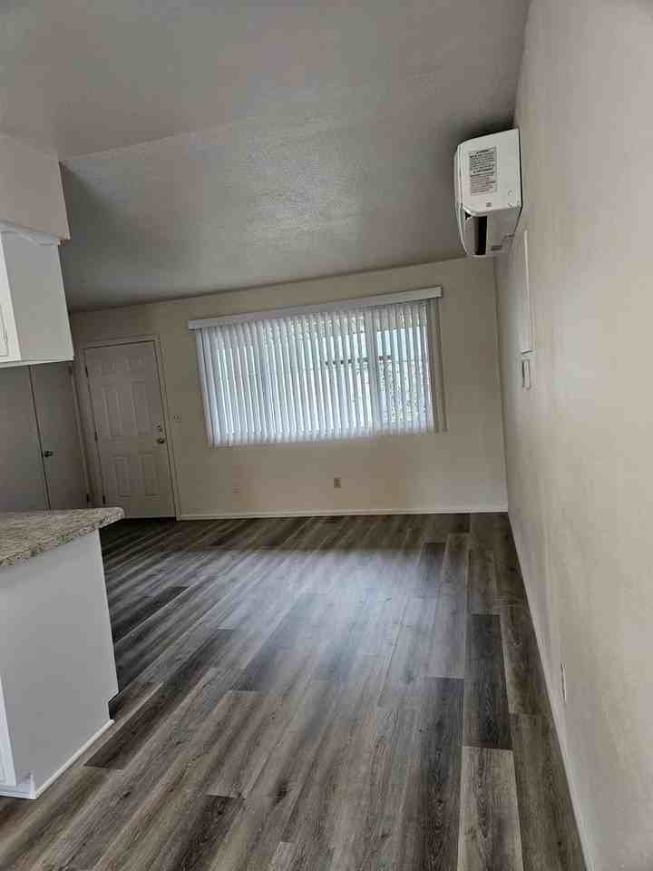 310 Nw 3rd St - Photo 3 of 9