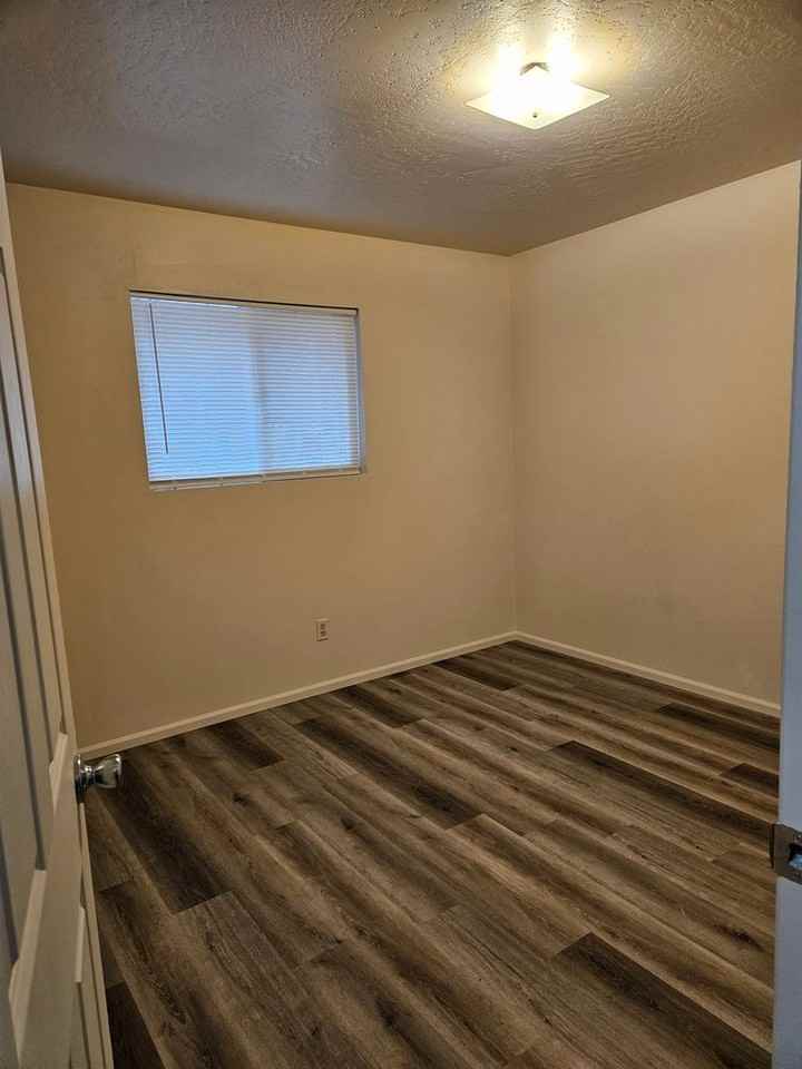 310 Nw 3rd St - Photo 4 of 9