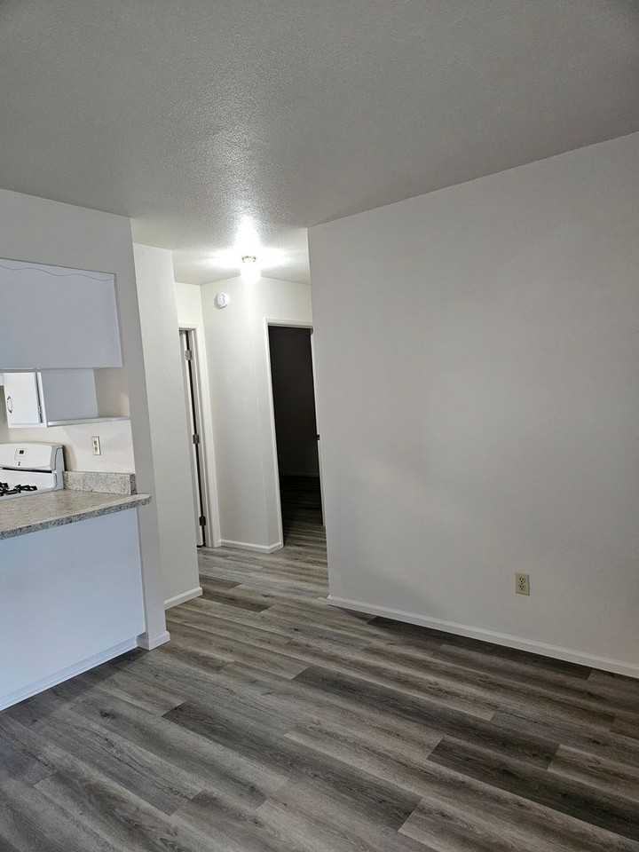 310 Nw 3rd St - Photo 6 of 9