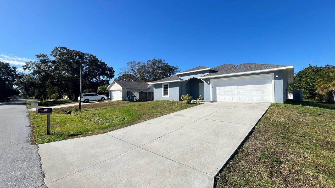 888 Remsen Ave Nw - Photo 2 of 42