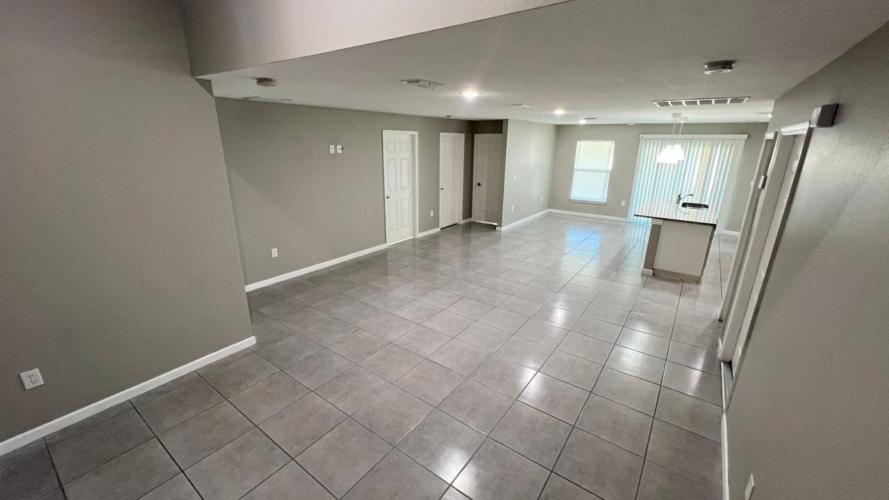 888 Remsen Ave Nw - Photo 4 of 42