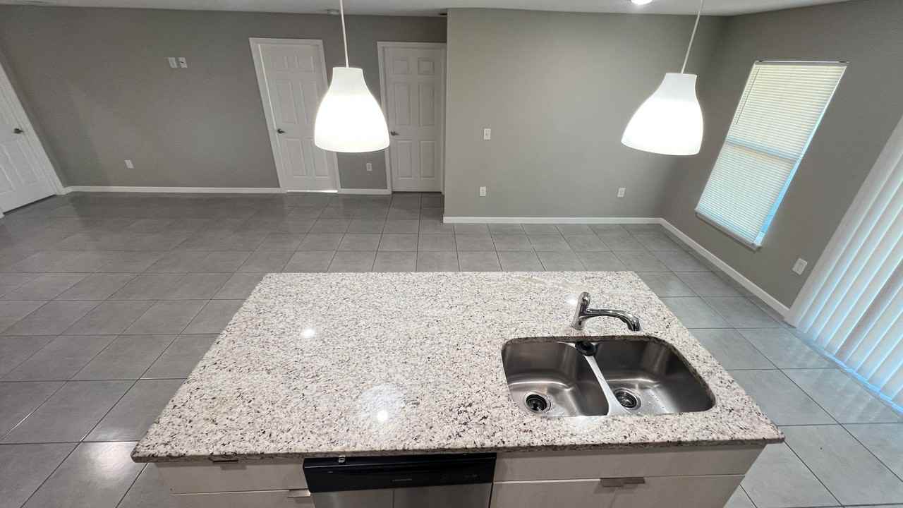 888 Remsen Ave Nw - Photo 7 of 42