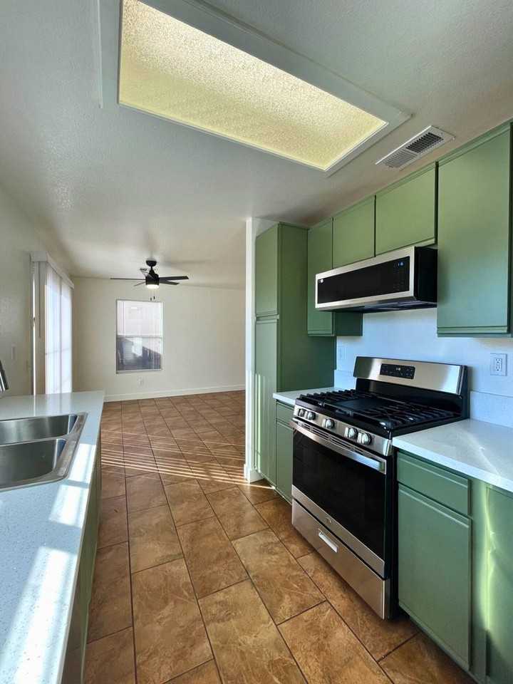 2807 Nobility Ave - Photo 2 of 21