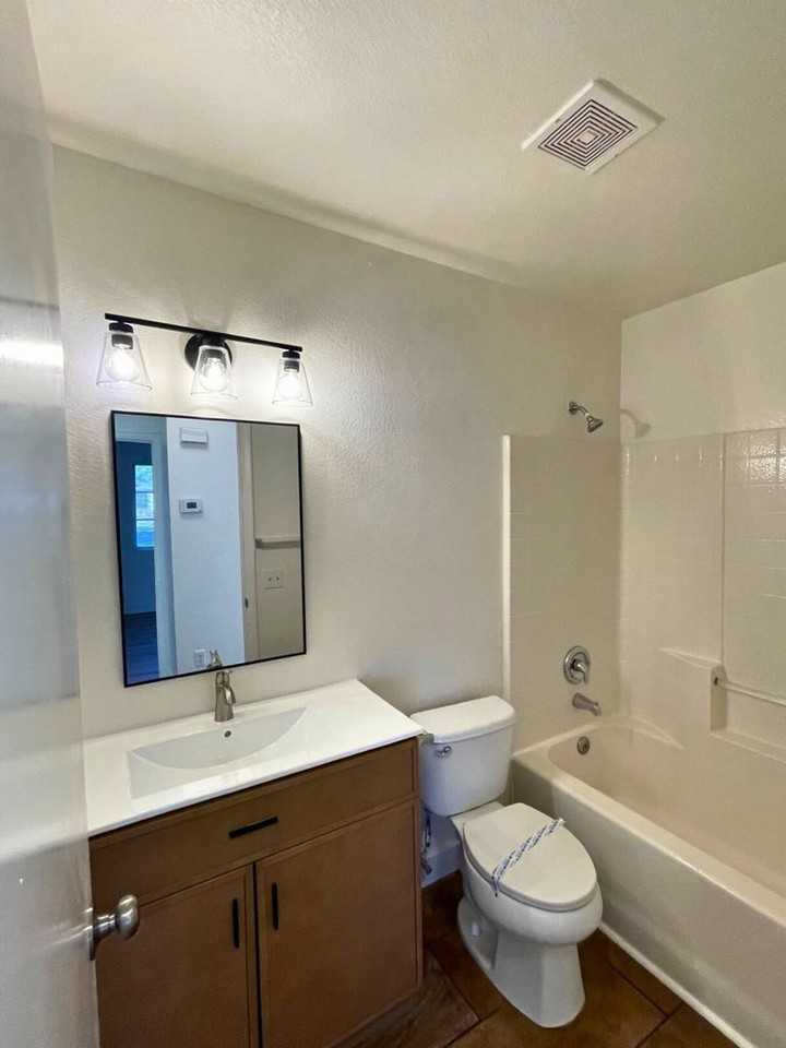 2807 Nobility Ave - Photo 6 of 21