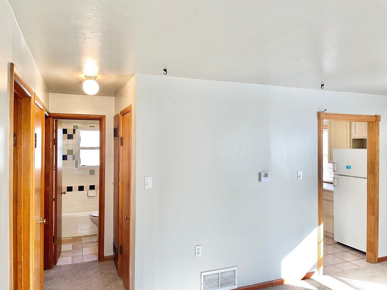 1911 Manor Ln - Photo 4 of 13