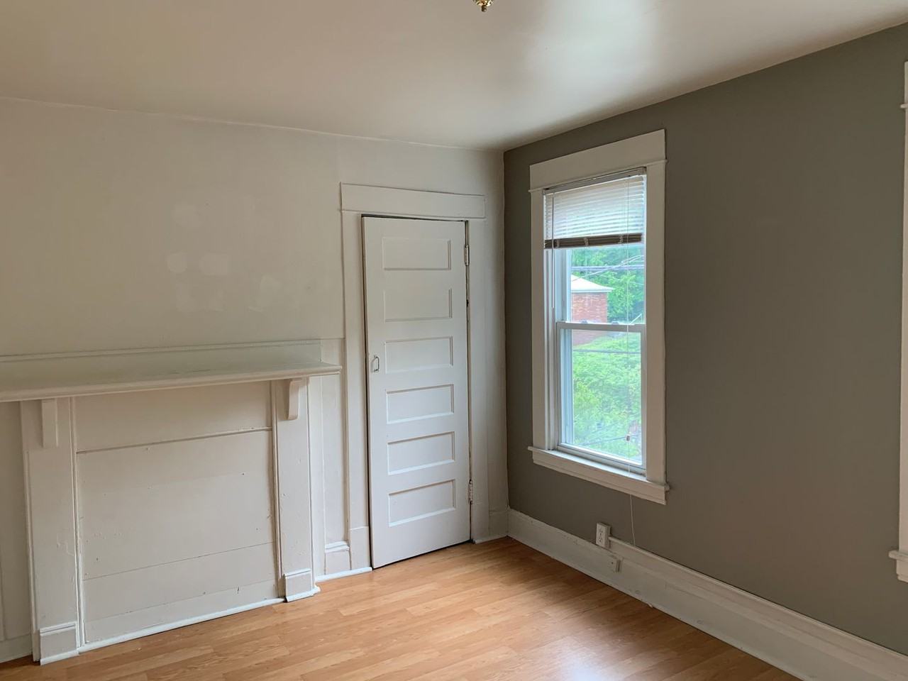 230 Robinson St - Photo 5 of 15