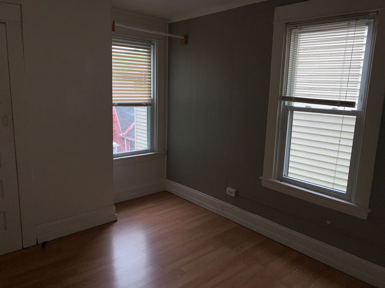 230 Robinson St - Photo 6 of 15