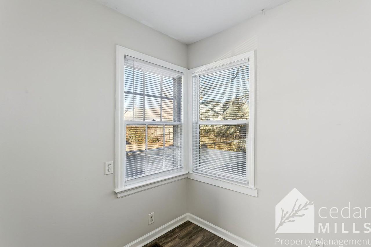 2520 E Wilma St - Photo 6 of 10