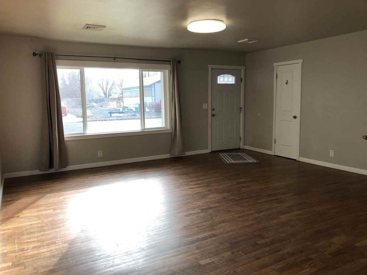 717 S Marigold St - Photo 2 of 15