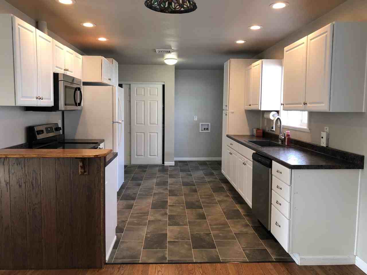 717 S Marigold St - Photo 4 of 15