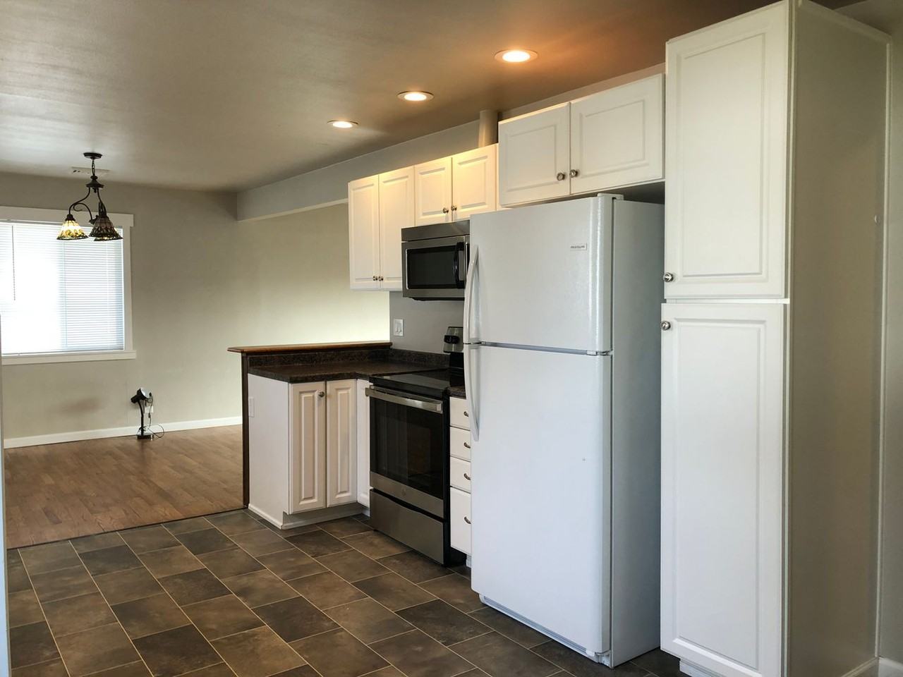 717 S Marigold St - Photo 5 of 15