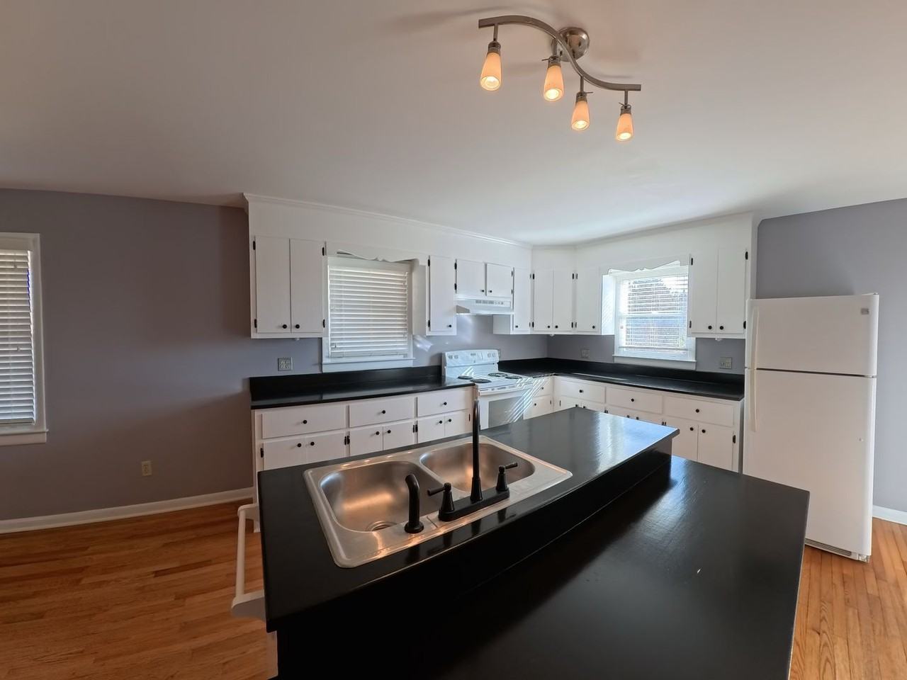 127 Creekview Ct - Photo 2 of 13