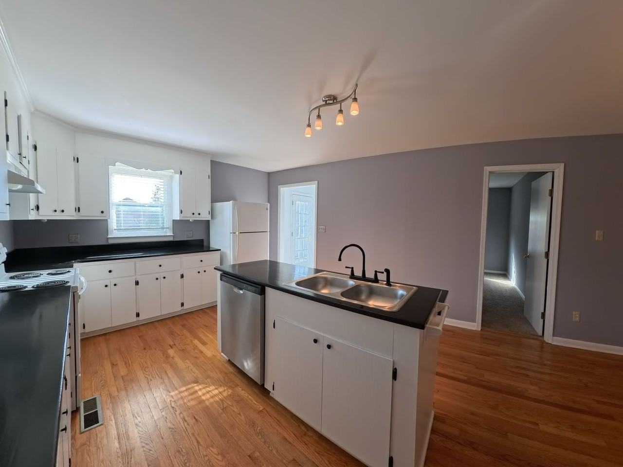 127 Creekview Ct - Photo 3 of 13