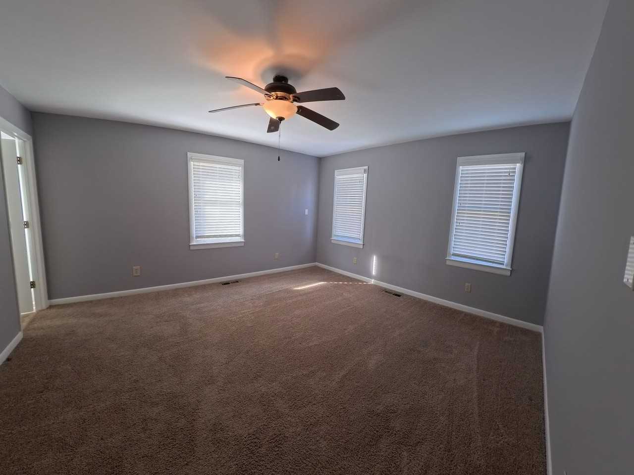 127 Creekview Ct - Photo 4 of 13