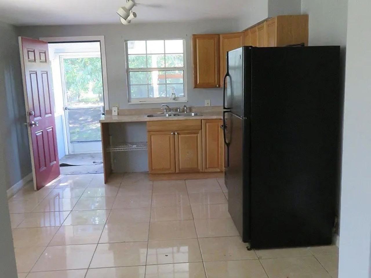 1745 Dayton St S - Photo 3 of 17