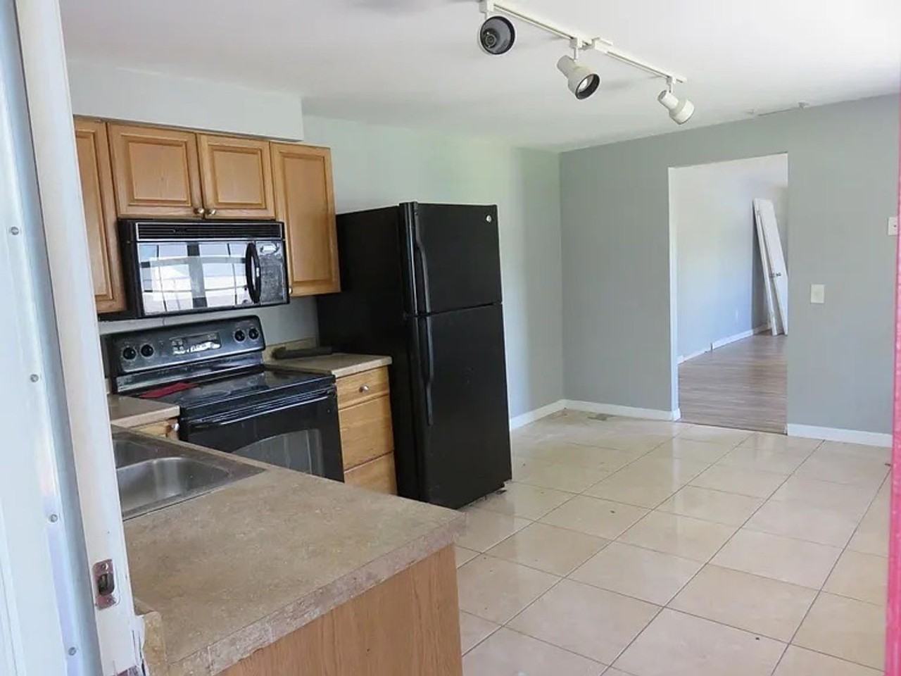 1745 Dayton St S - Photo 5 of 17