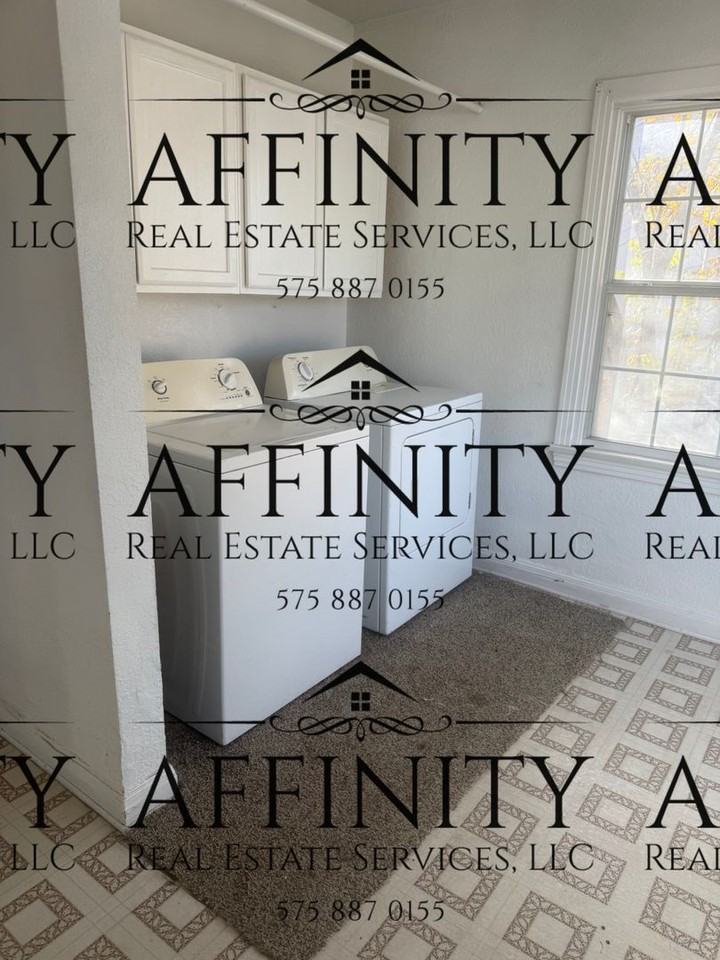 206 E Church St - Photo 4 of 6