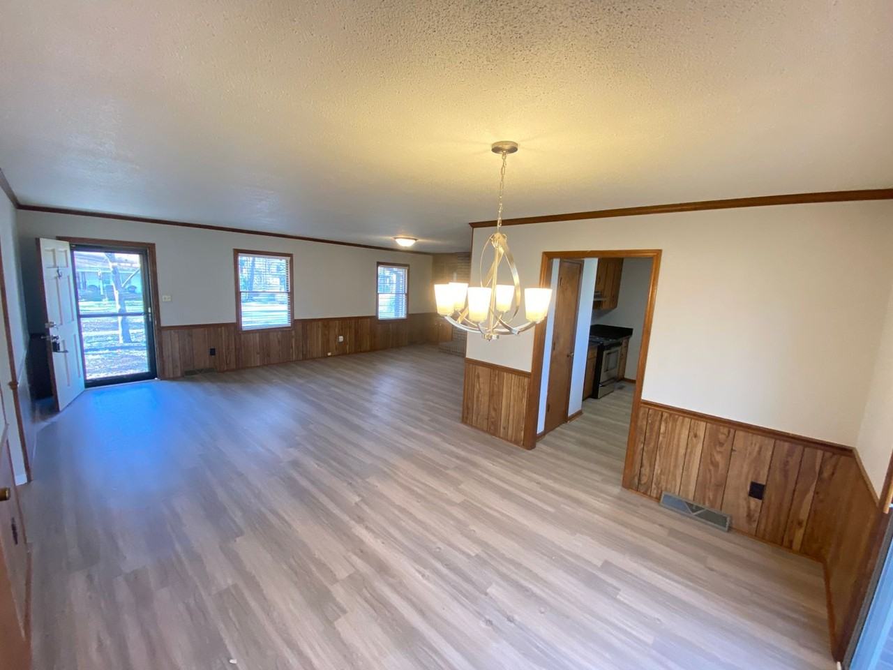 1511 Manning Pl - Photo 5 of 26