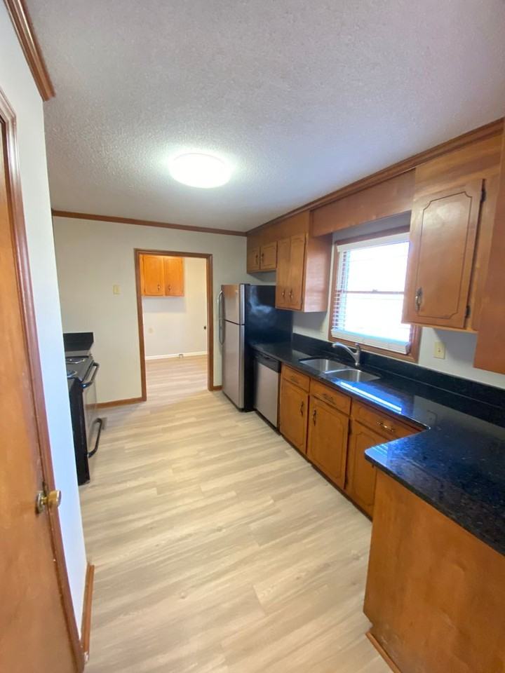 1511 Manning Pl - Photo 7 of 26