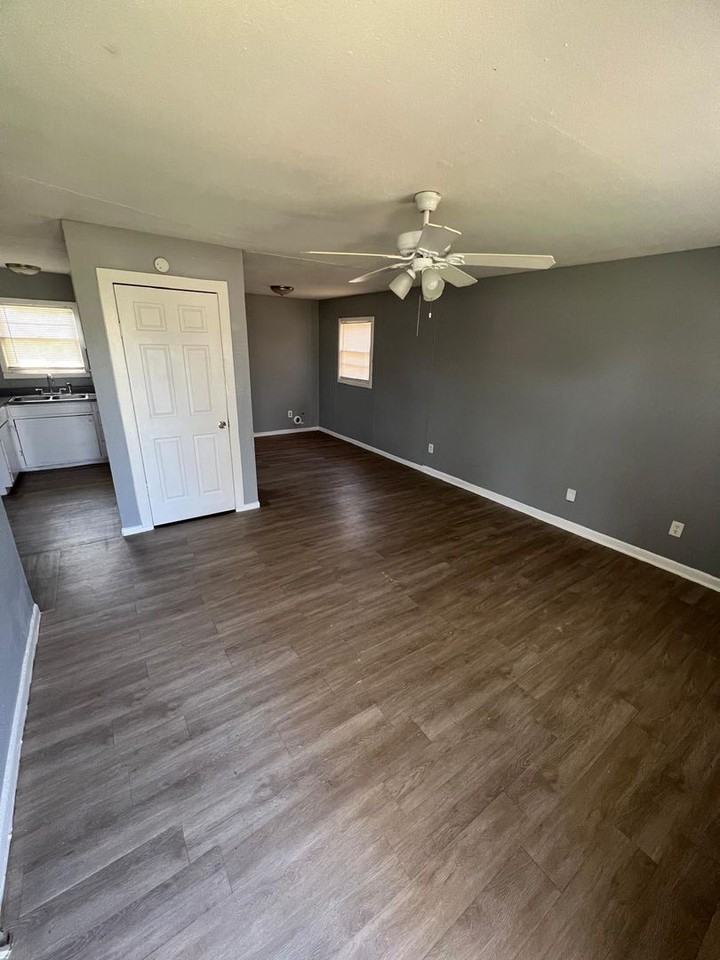 2410 E 7th St - Photo 5 of 15