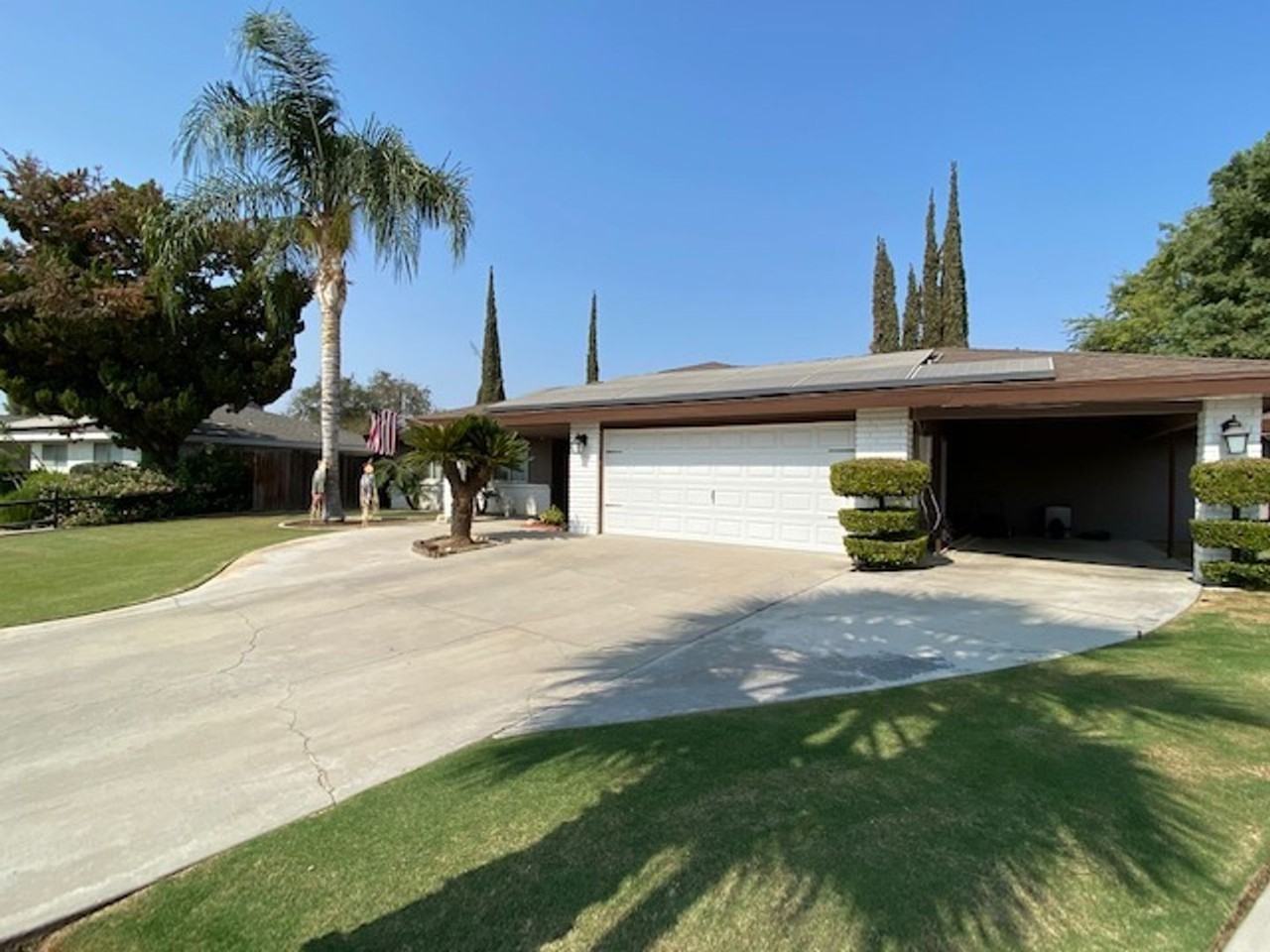 2620 Hempstead Ln - Photo 2 of 15