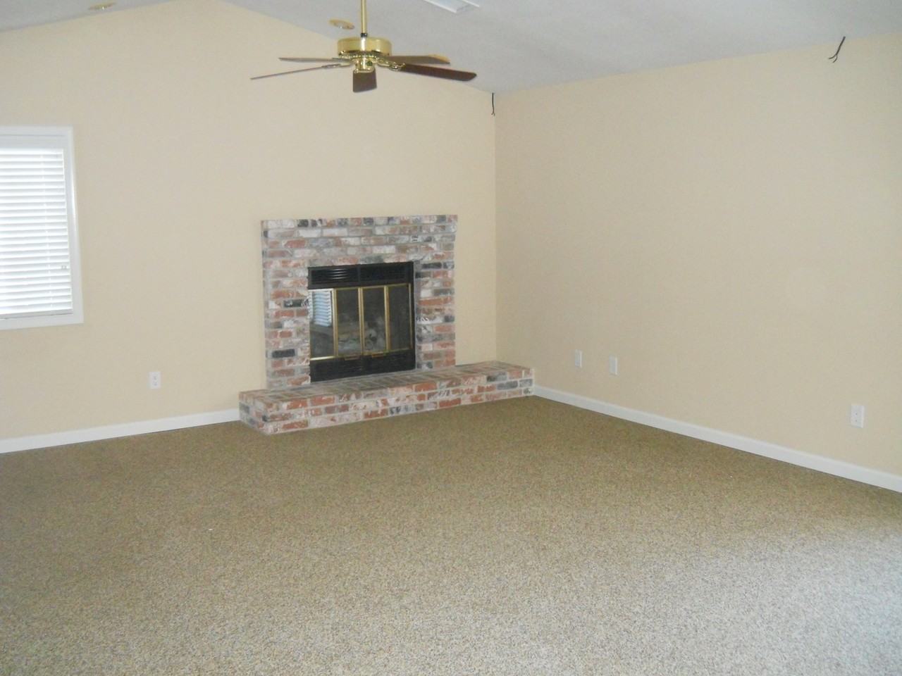 2043 Candlewood Ln - Photo 3 of 6