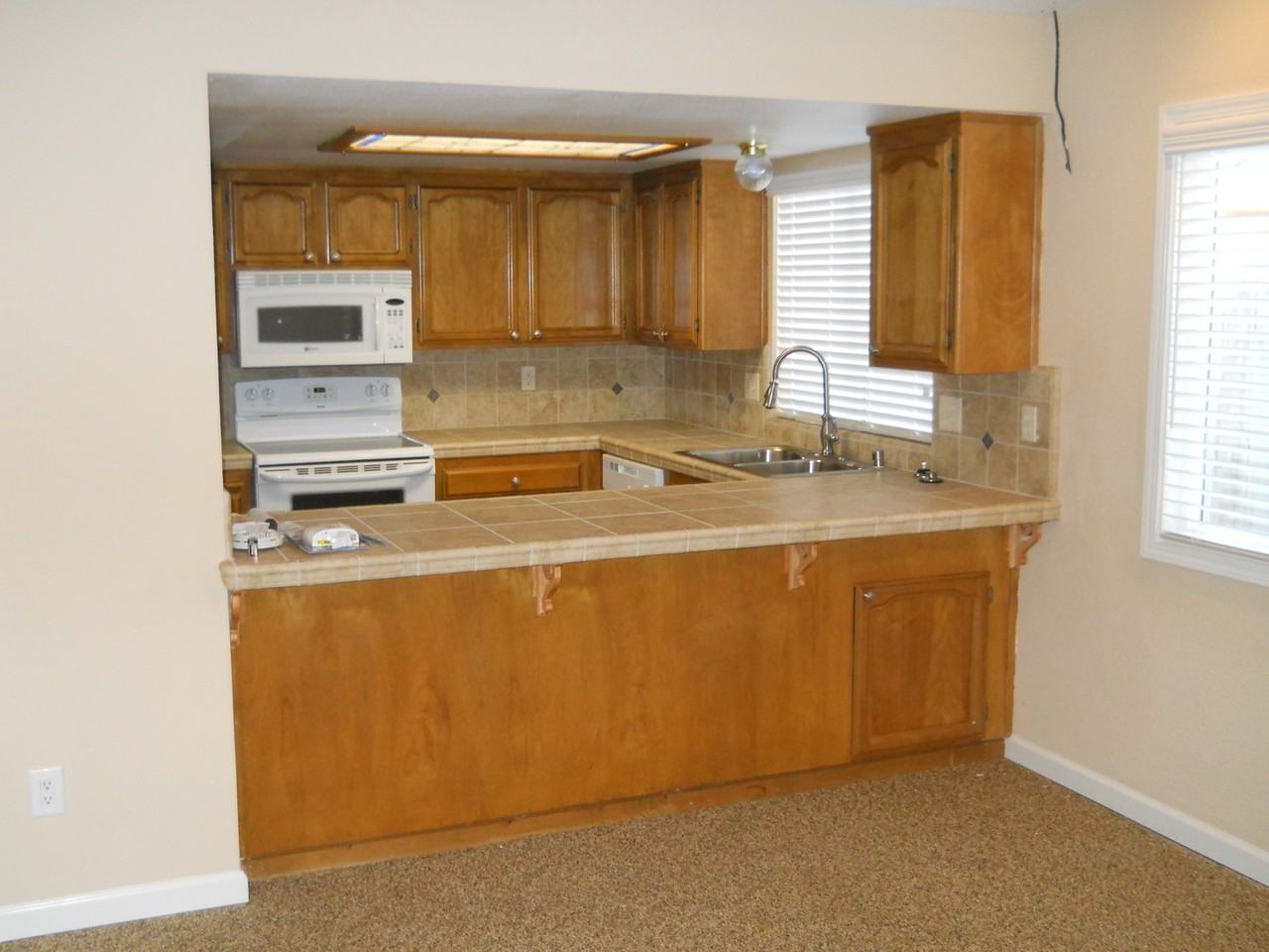 2043 Candlewood Ln - Photo 4 of 6