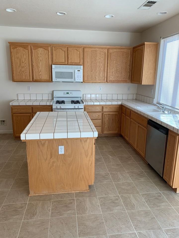 635 Stone Creek Ln - Photo 4 of 20