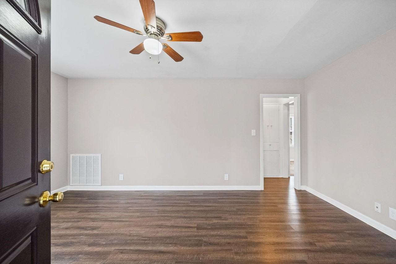 2084 Shelby Dr - Photo 3 of 22