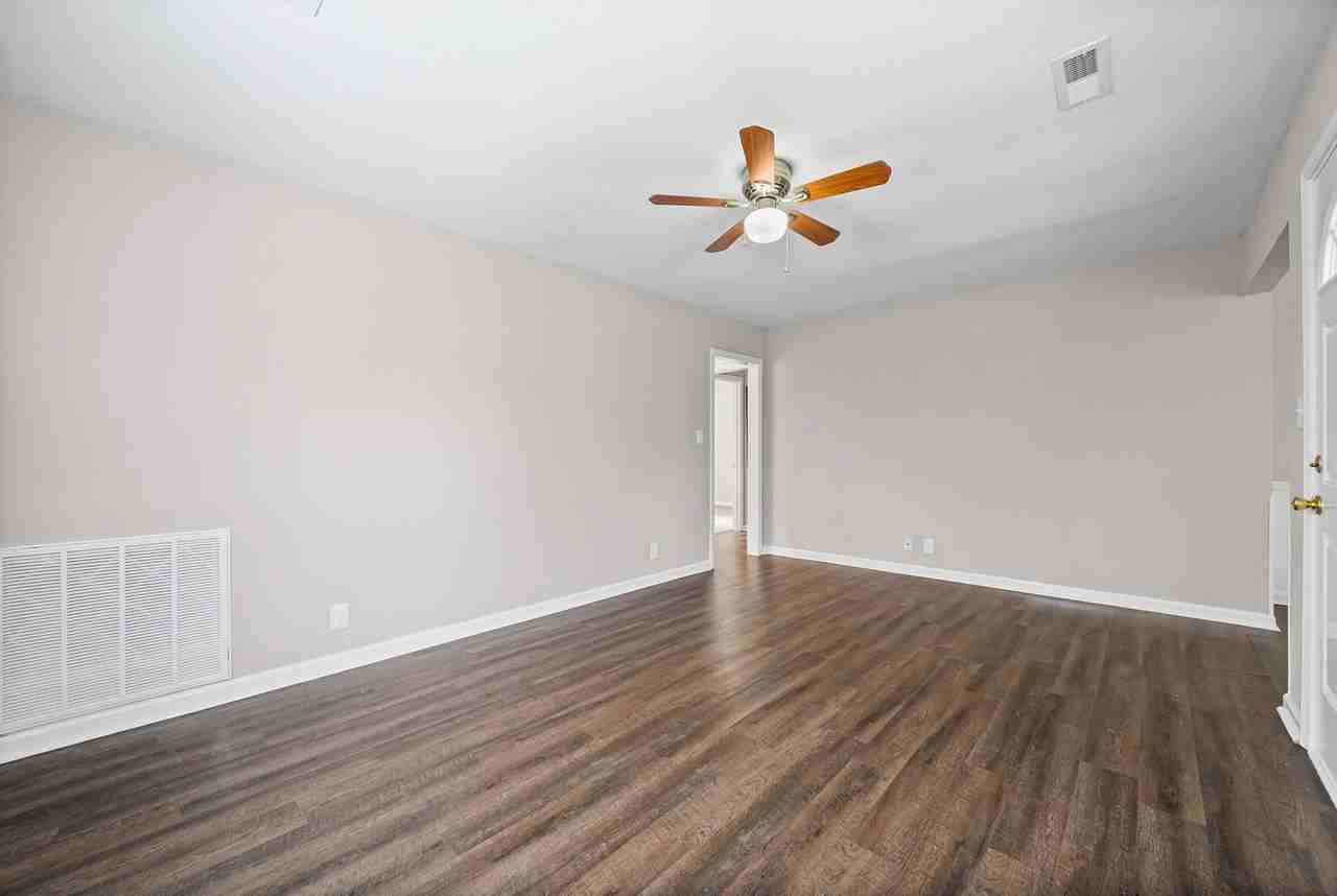 2084 Shelby Dr - Photo 4 of 22