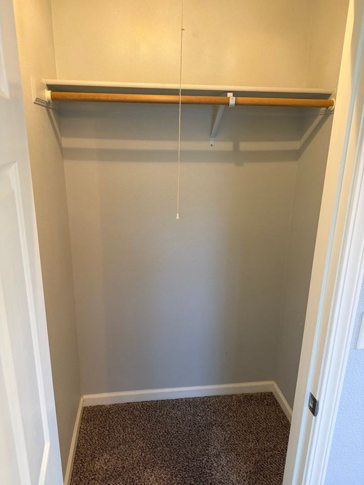 2216 Oxford Rd - Photo 5 of 12