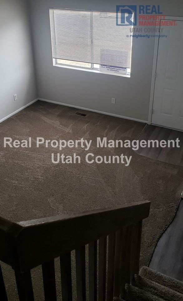 309 W 450 N - Photo 3 of 17