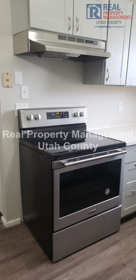 309 W 450 N - Photo 7 of 17