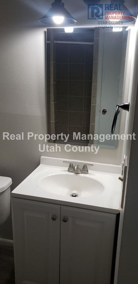 309 W 450 N - Photo 5 of 17