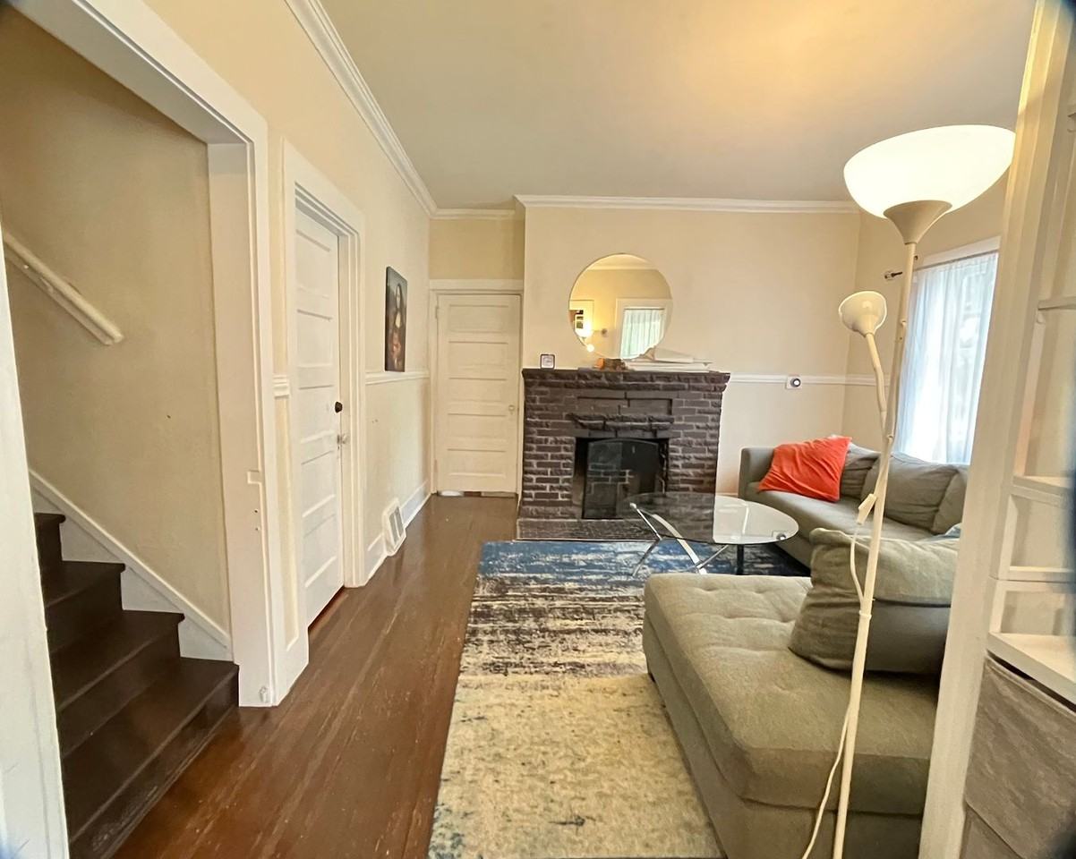 157 Ne 56th St - Photo 7 of 17