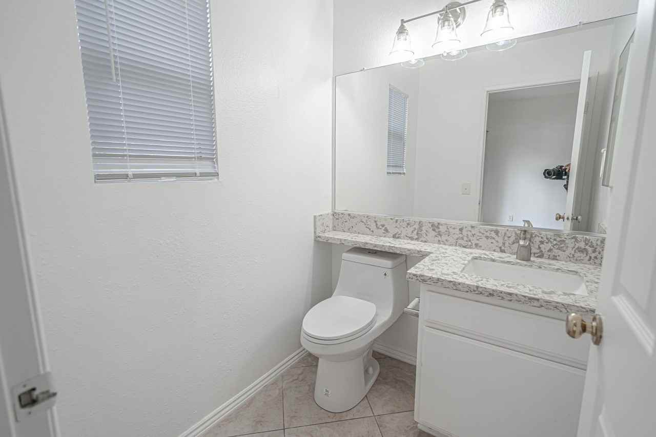 25511 Schubert Cir #D - Photo 7 of 21