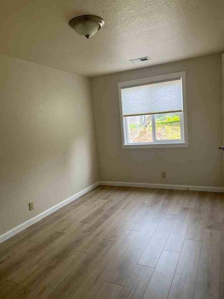 1195 Marius St - Photo 4 of 14