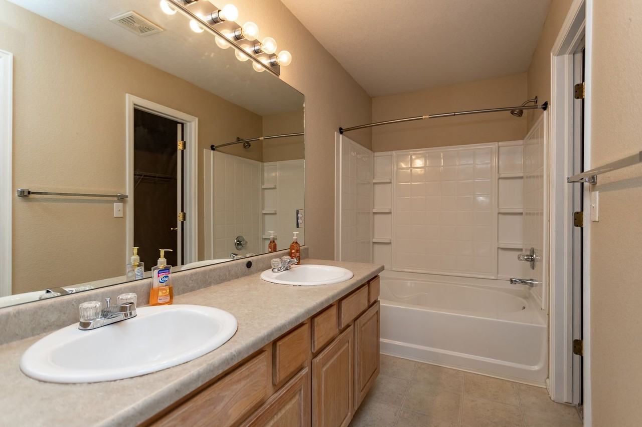 8950 Celebrity Ct - Photo 3 of 16